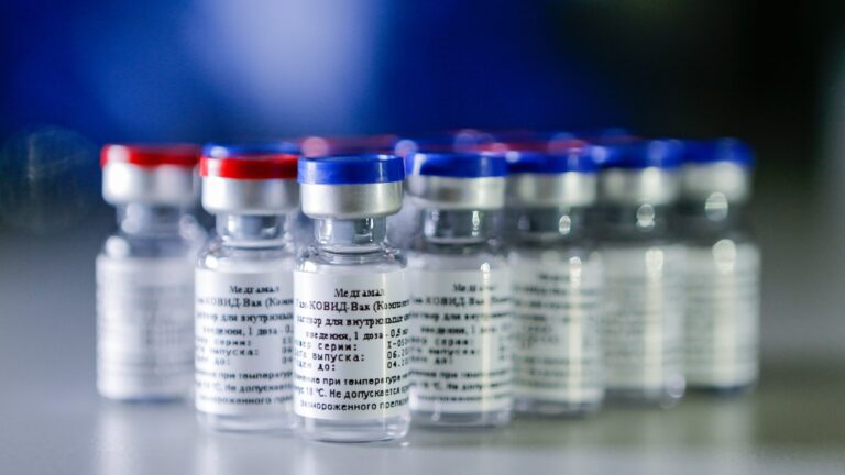 Rusia produjo las primeras 15.500 dosis de su vacuna contra el coronavirus
