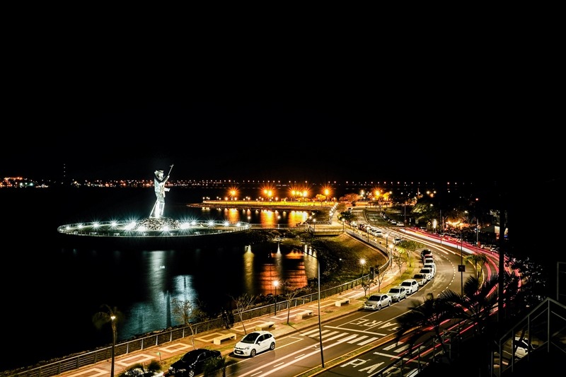 Iluminaron el monumento de Andresito en la costanera de Posadas