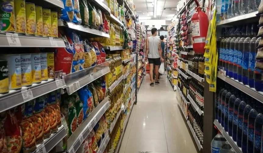 A pesar de la leve mejora de agosto, expertos prevén que la economía argentina caerá un 12% este año