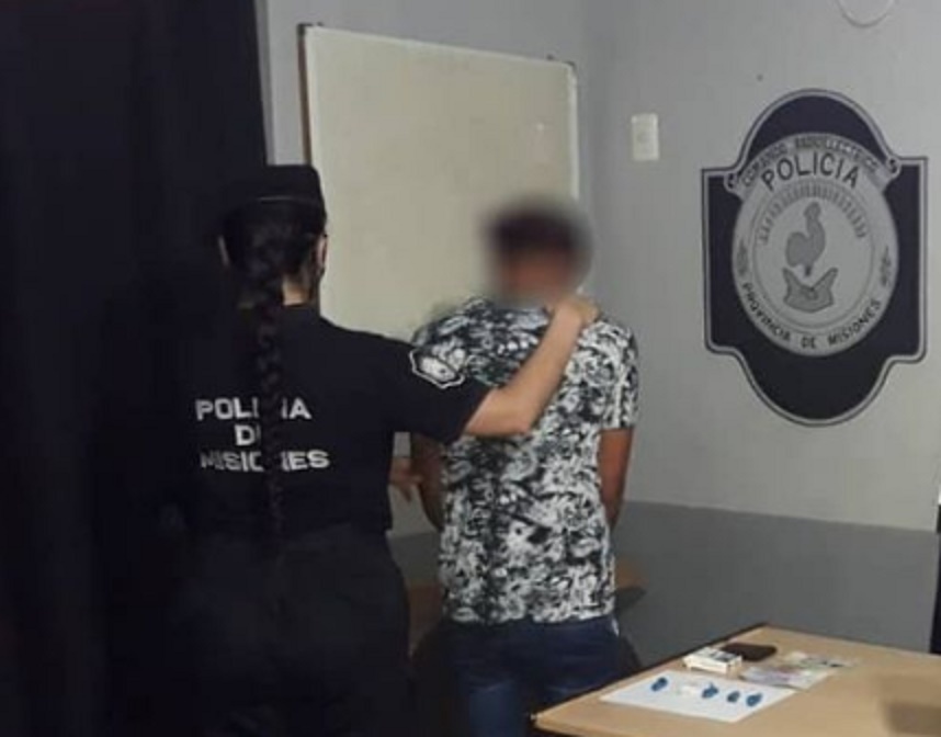 Arrestaron a un joven con envoltorios de marihuana en su poder en Aristóbulo del Valle
