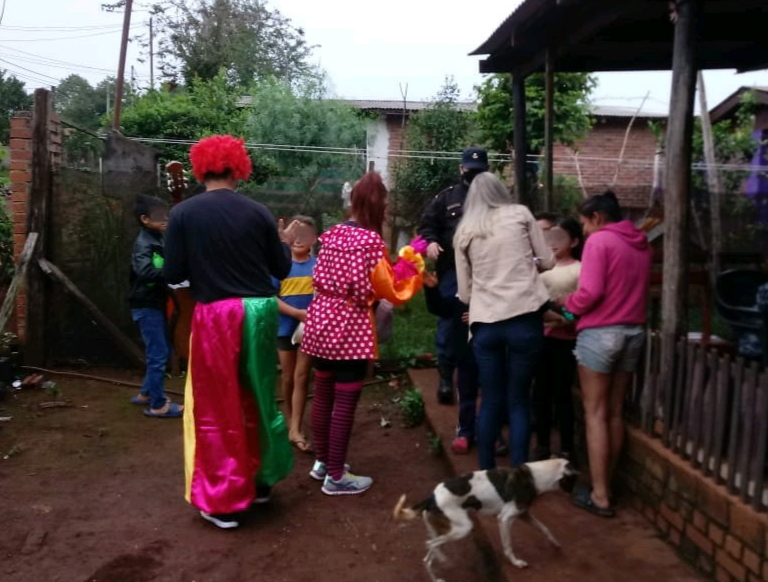 Entregaron ropas y juguetes al marendero "Los Peques" de Garuhapé 2 4 - Entrega de donaciones - 3