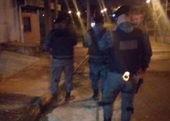 Descomunal desorden dejó 4 detenidos en el barrio Parque Adam de Posadas