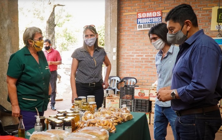 El presidente del IFAI charló con productores y feriantes de Montecarlo para conocer sus proyectos