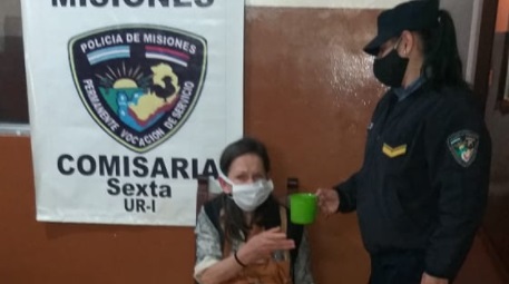 Posadas: buscan a familiares de una mujer hallada desorientada en la vía pública