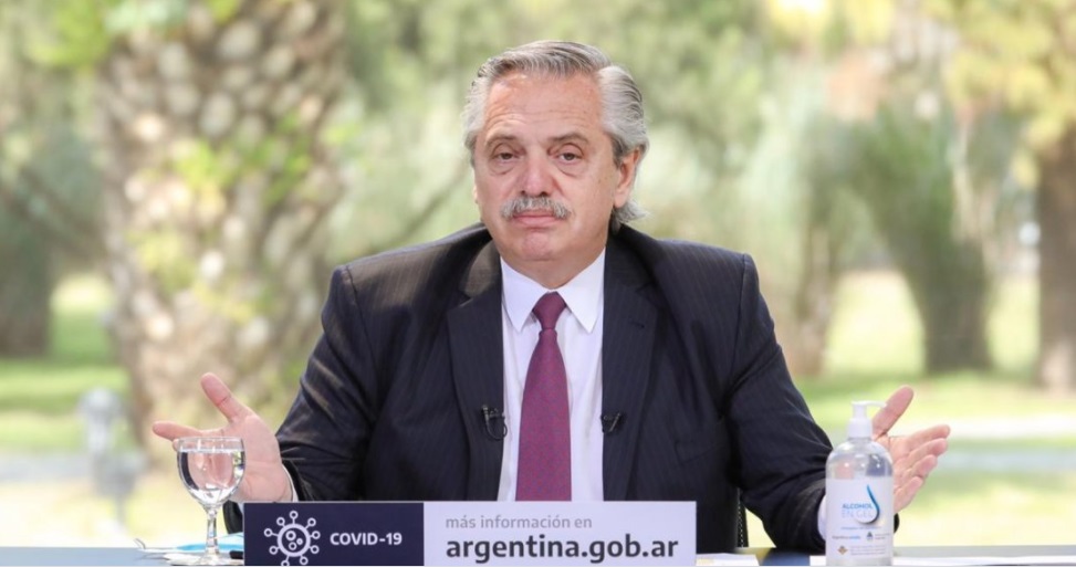 Fernández: "Somos los que no salimos a las calles para no contagiar a otros"