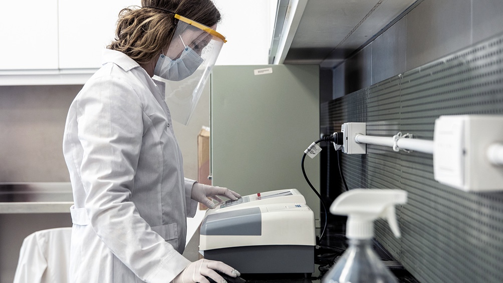 Universidad del Litoral: investigadores estudian detección de anticuerpos contra el coronavirus