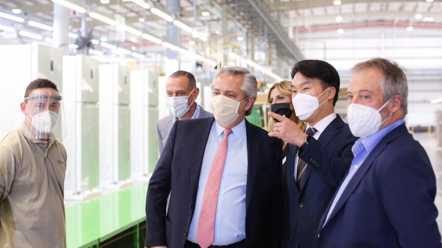 Fernández lanzó una línea de créditos para empresas y un plan de compra de electrodomésticos