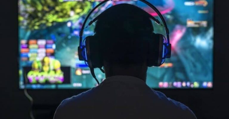 Un joven de 30 años denunció a su madre por echarlo de su casa: era un adicto a los videojuegos