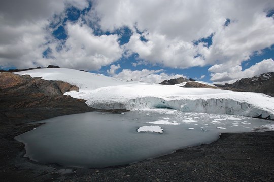 Los satélites de la NASA y una medición que alerta al mundo: los lagos glaciares crecieron un 50% por el deshielo