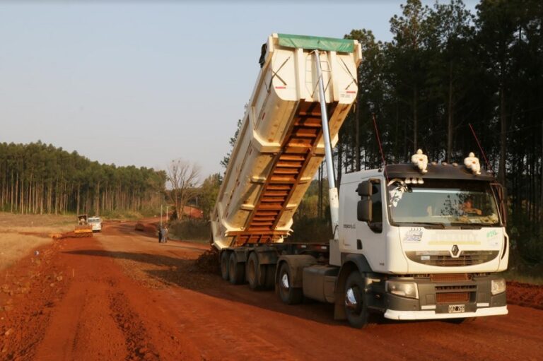 Obras de acceso a Colonia Guaraypo: “Llegamos a la etapa final en los tiempos previstos”, dijo Macias