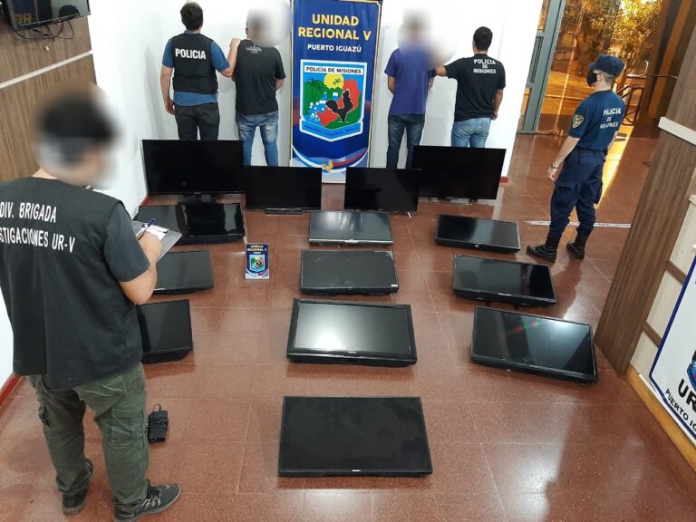 Capturaron a dos hombres que robaban televisores de hoteles de Puerto Iguazú