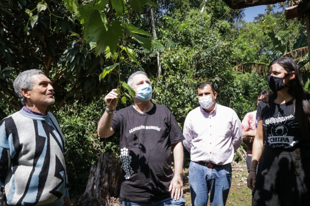 Passalacqua visitó en Santa Ana al único productor de vinos de Misiones