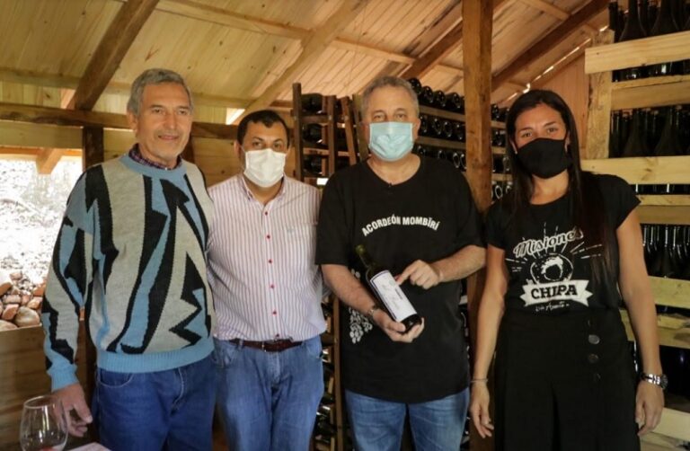 Passalacqua visitó en Santa Ana al único productor de vinos de Misiones