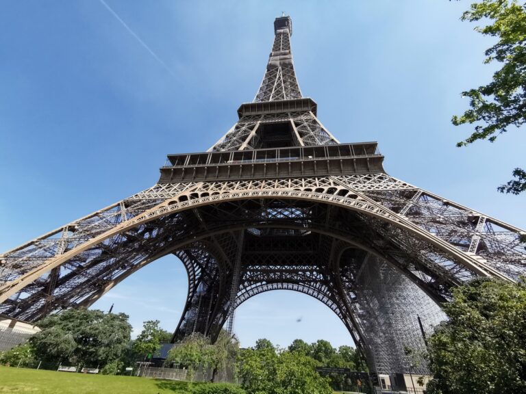 Evacuaron la torre Eiffel por una amenaza de bomba