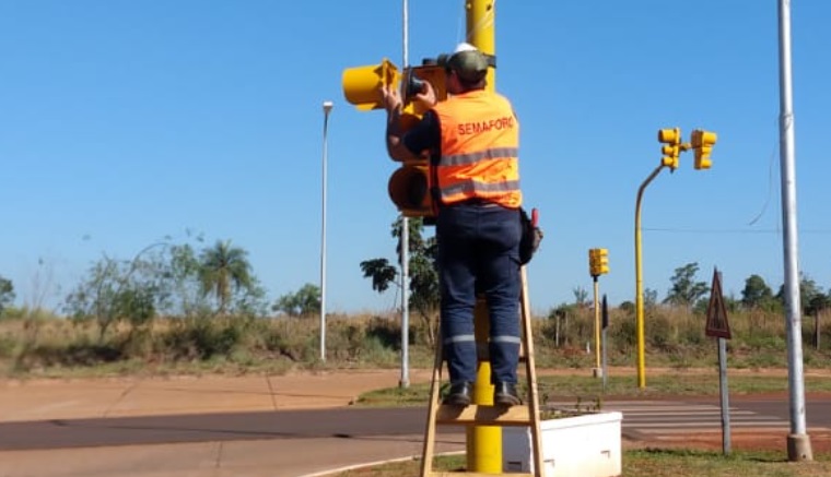 Operarios municipales repararon semáforos en varios sectores de Posadas