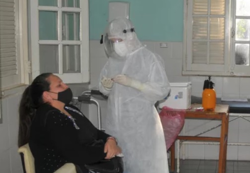Covid-19: tras cuatro nuevas muertes en Corrientes realizan más de mil hisopados por día