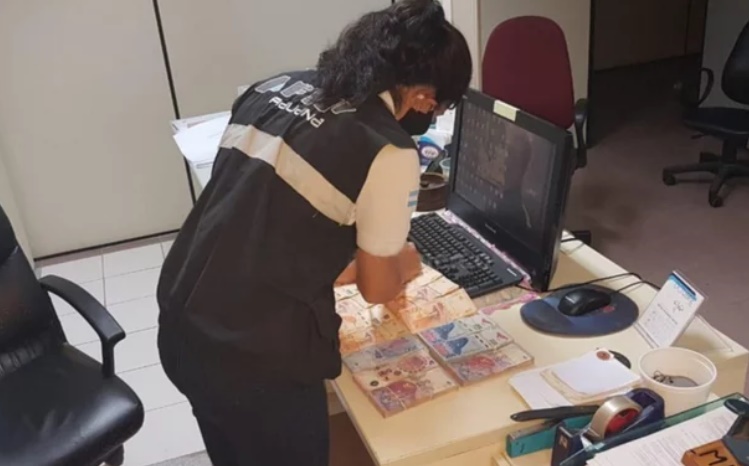 Santo Tomé: intentó cruzar a Brasil con más de un millón y medio de pesos oculto en una caja