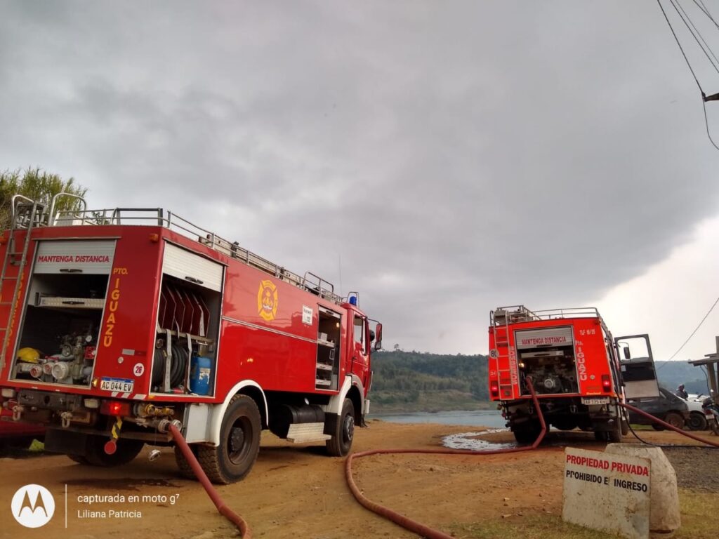 Bomberos Voluntarios lograron sofocar un incendio forestal en Iguazú