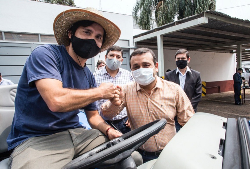 A 24 horas del anuncio del "plan Tractor" entregaron el primer vehículo a colonos de Eldorado