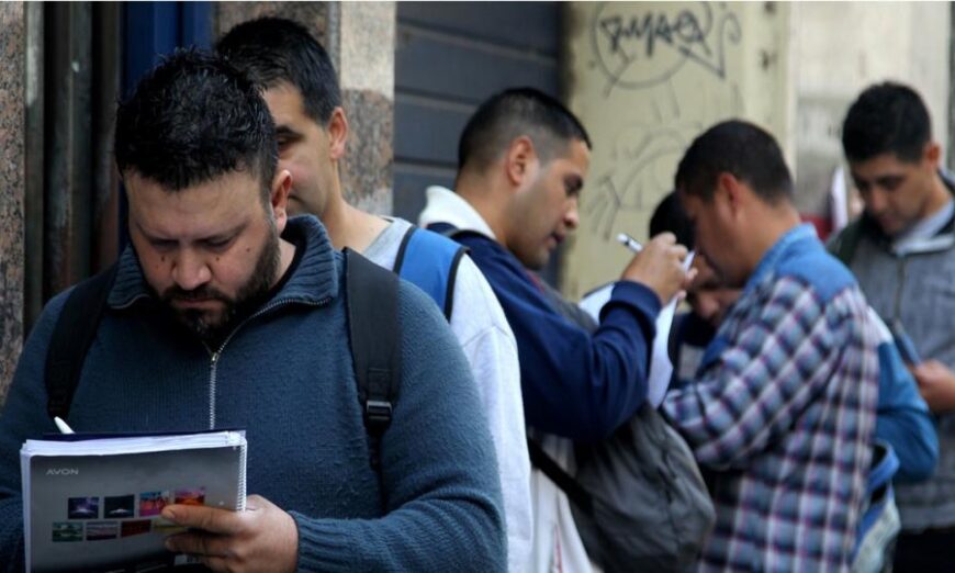 Más de 3,7 millones de empleos se perdieron en Argentina durante la pandemia, según el Indec