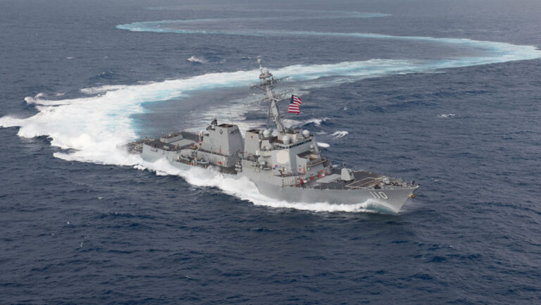 Venezuela denuncia la presencia de un buque de guerra de la Armada de EE.UU. cerca de sus costas