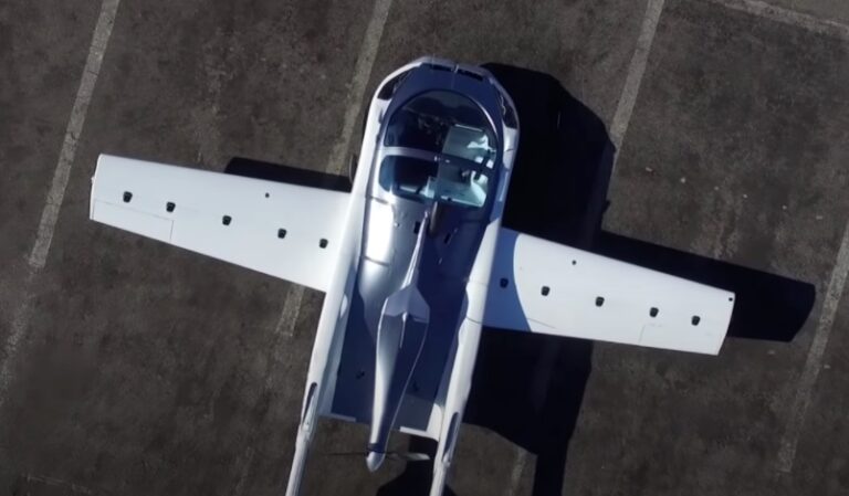 El coche que se convierte en avión en 3 minutos realizó su primera prueba