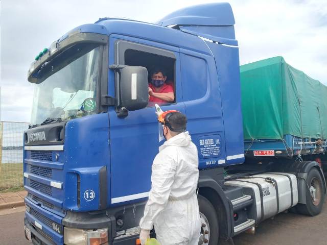 Covid-19: intensos controles en puestos sanitarios de atención a camioneros en Misiones