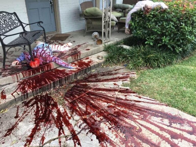 Halloween: armó una decoración tan sangrienta y real que fue denunciada y revisada por la policía