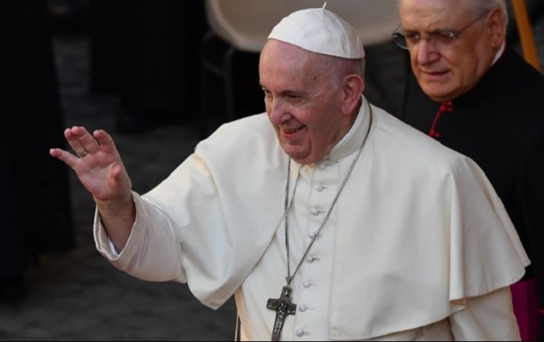 Alarma en el Vaticano: un custodio del papa Francisco tiene coronavirus