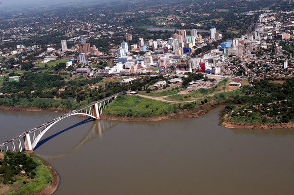 Brasil y Paraguay acordaron reabrir el paso fronterizo entre ambos países antes del 15 de octubre