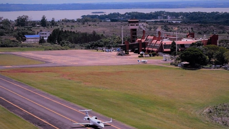 Aerolíneas reinicia sus vuelos de cabotaje: suspendió los de Iguazú y Posadas