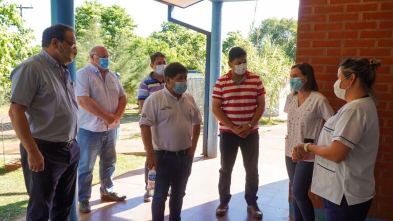 Alarcón recorrió visitó el Caps de Pueblo Ilia junto a funcionarios provinciales