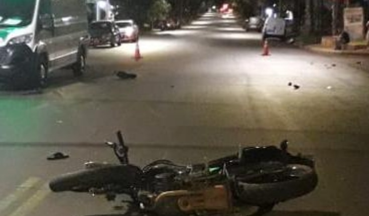 Choque fatal en Posadas: motociclista murió tras colisionar con un automóvil sobre la avenida Tacuarí