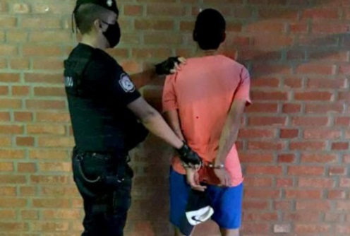 Detuvieron a un joven acusado de amenazar con un machete a su vecina en Posadas