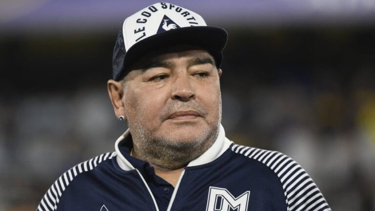 Hoy operarán de urgencia a Diego Maradona por un coagulo en el cerebro