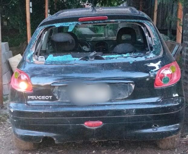 Garupá: pelea vecinal dejó vehículos dañados, un detenido y dos internados
