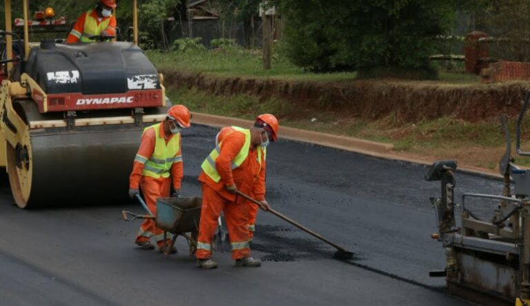 Vialidad realiza trabajos de asfaltado de la ruta provincial 220 en Salto Encantado