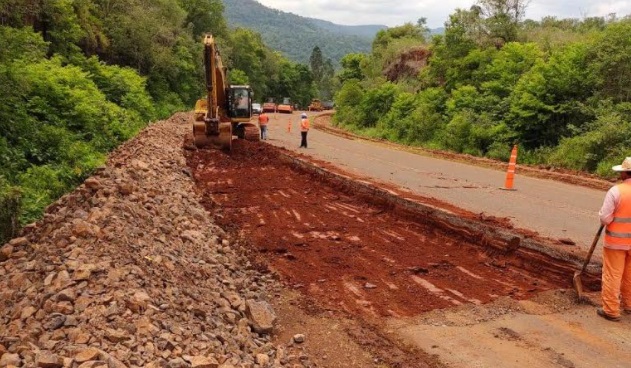 Vialidad ejecuta trabajos de reparación de 13 kilómetros de la ruta provincial 20