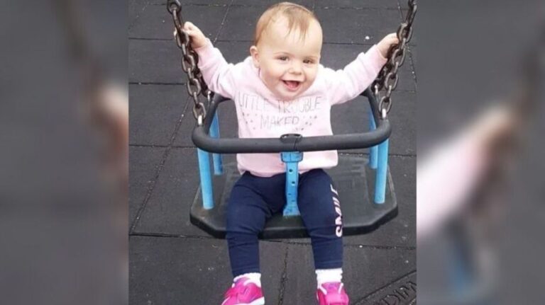 Reino Unido: juicio a una madre por matar a su hija con agua hirviendo