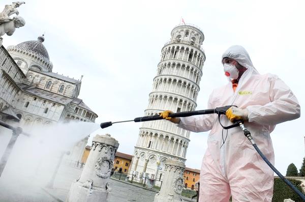 Por los casos de coronavirus en Italia, los médicos reclaman el aislamiento total