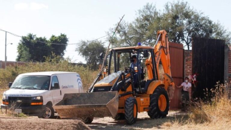 Encuentran 113 cuerpos en una fosa clandestina en México