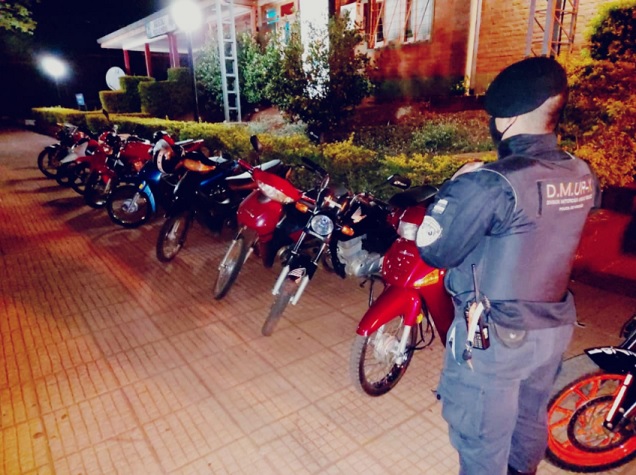 Operativos de prevención en Posadas: dos detenidos y doce motos retenidas