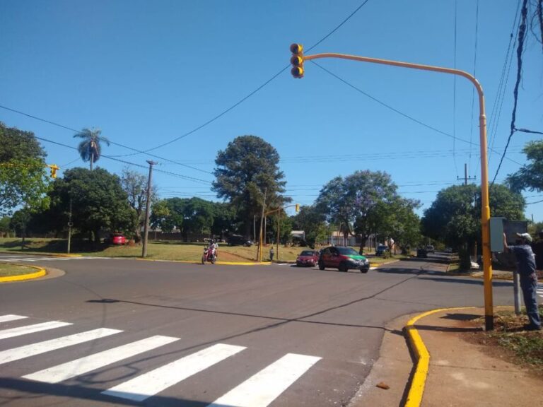 Instalaron semáforos en la intersección de las avenidas Aguado y Martín Fierro
