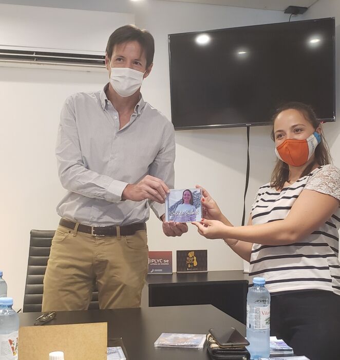 “Nuestros Talentos”: Iplyc Social entregó material discográfico a finalista 3 6 - talentos celeste seibert 25 de mayo2 - 5