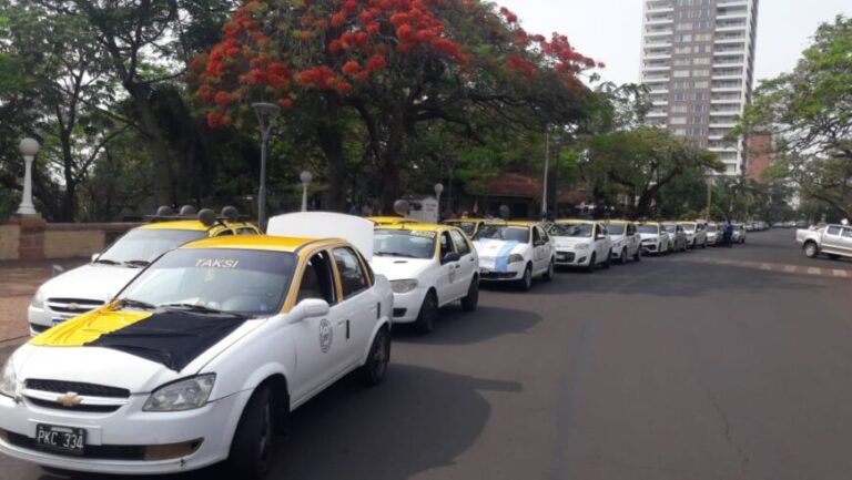 Taxistas y remiseros volvieron a protestar contra Uber en Posadas