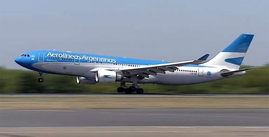 Llegó el avión que trae 300.000 dosis de la vacuna Sputnik V