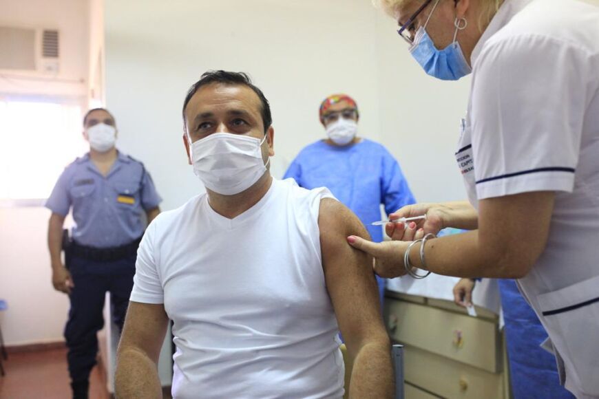 Herrera Ahuad recibió la primera dosis de la vacuna contra el Covid-19