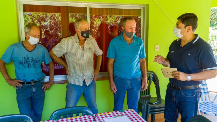 Autoridades del IFAI entregaron asistencia financiera a cooperativa de Campo Viera