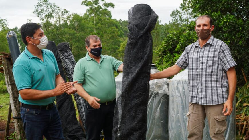 Puerto Leoni: entregaron herramientas a colonos para fortalecer la producción