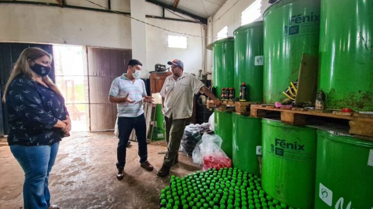 IFAI: Rodríguez recorrió la planta industrial de pulpa coctelera en Colonia Polana y evaluó proyectos de productores